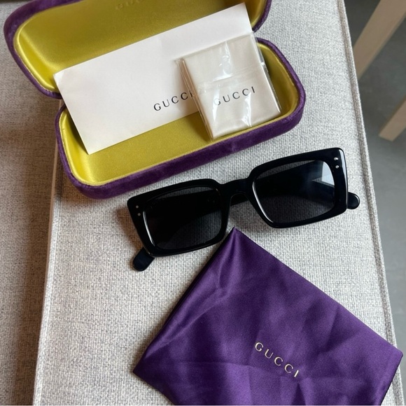 🔥🔥Gucci rectangle sunglasses perfect condition! New 🔥🔥 - Picture 1 of 3